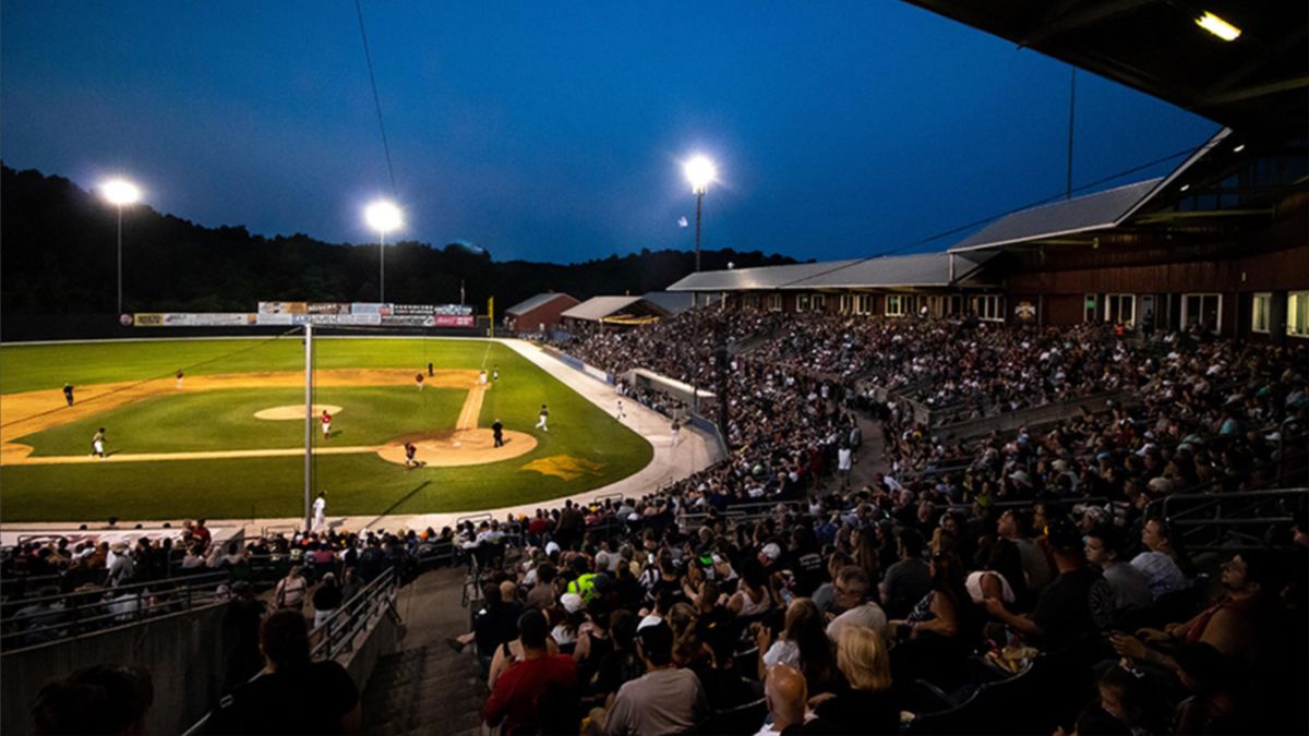 Joliet Slammers at Sussex County Miners at Skylands Stadium