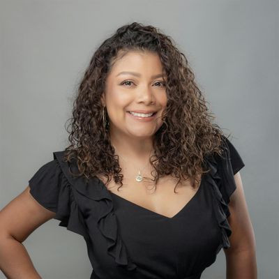 Vivian Halcomb \/ VV Style Consulting LLC