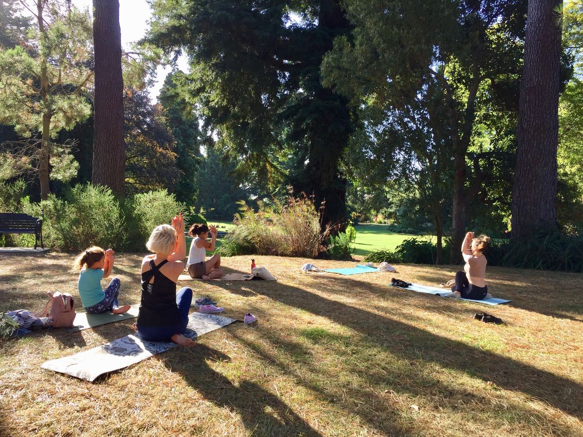 Yog'au parc - Cours de Yoga en fran\u00e7ais - Botanical garden ??\u200d\u2640\ufe0f?