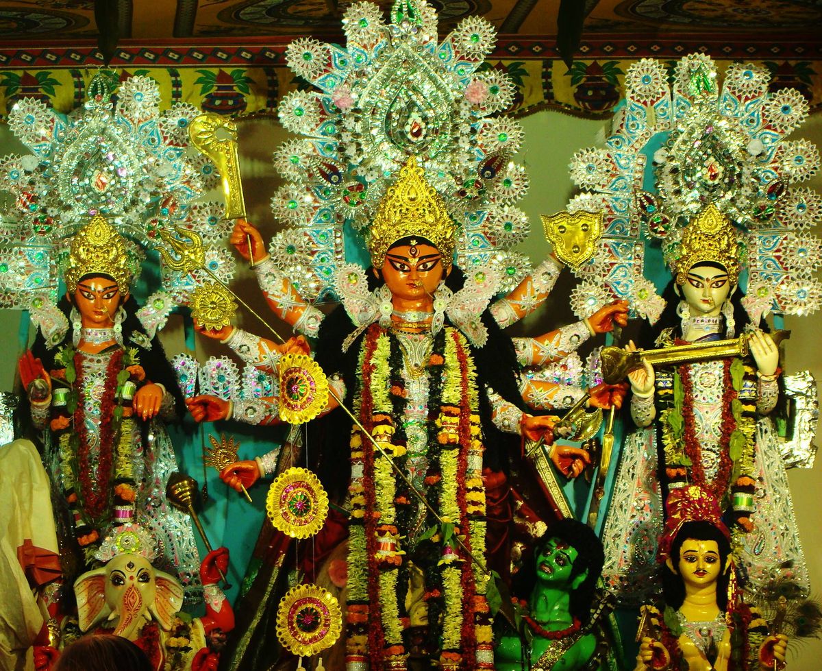 Ashtami Pujo Porikroma - Sabeki  Bari Pujo 