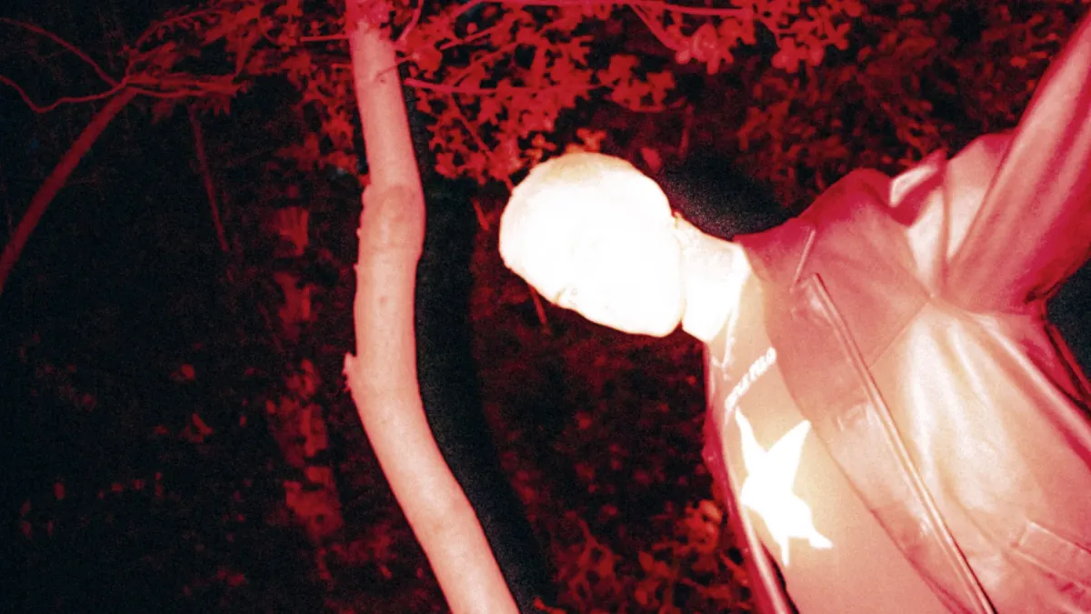 Jutes, Scarlet House in Buenos Aires