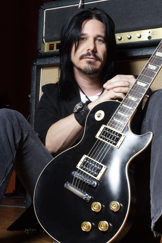 Gilby Clarke of Guns N Roses with Grin Cynic Live at The Barn