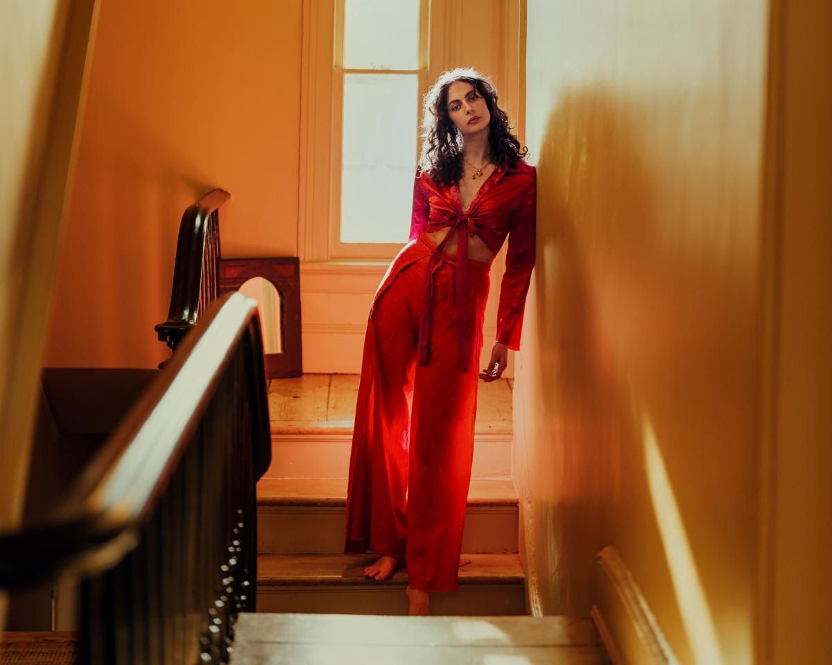 Hannah Cohen - Singer