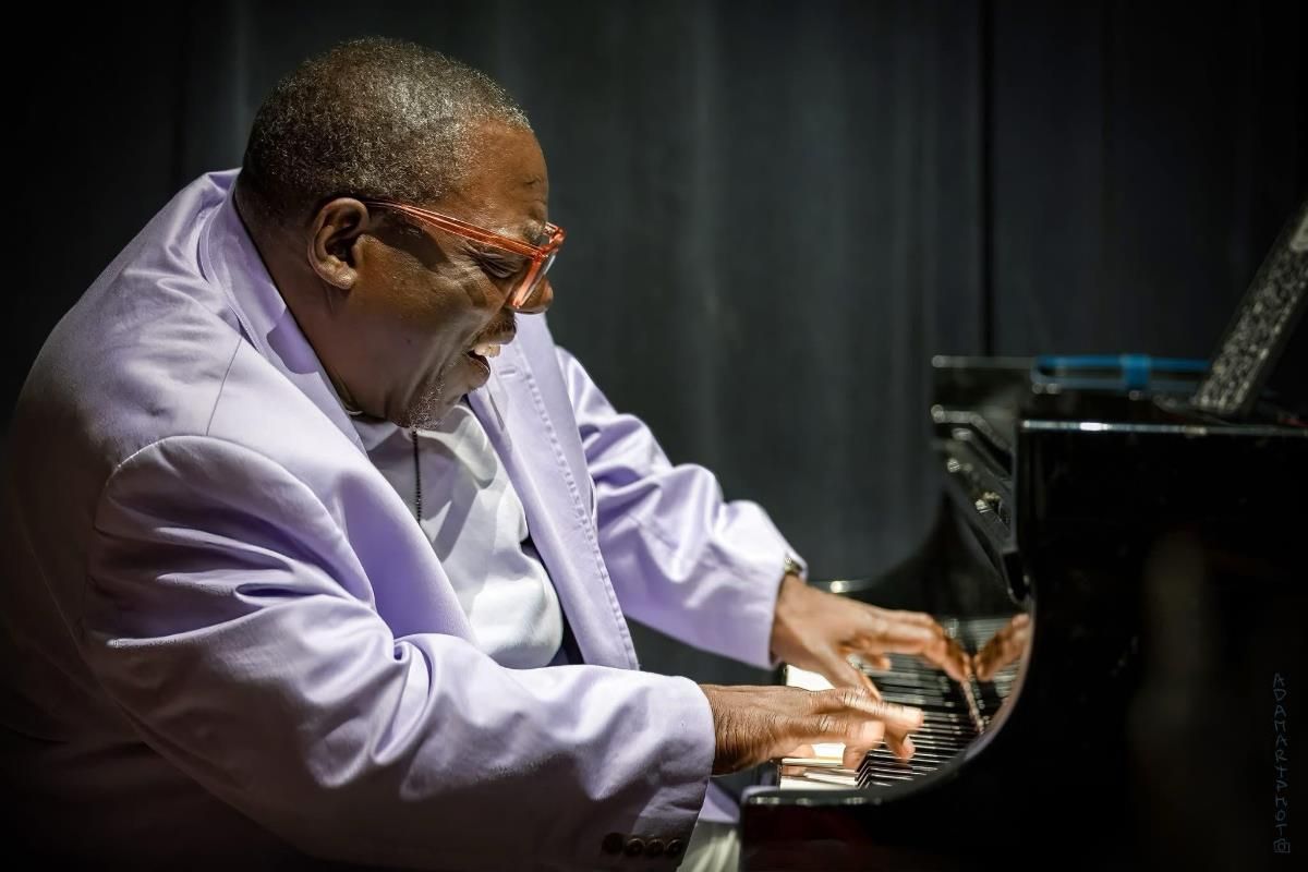 Parking Cyrus Chestnut