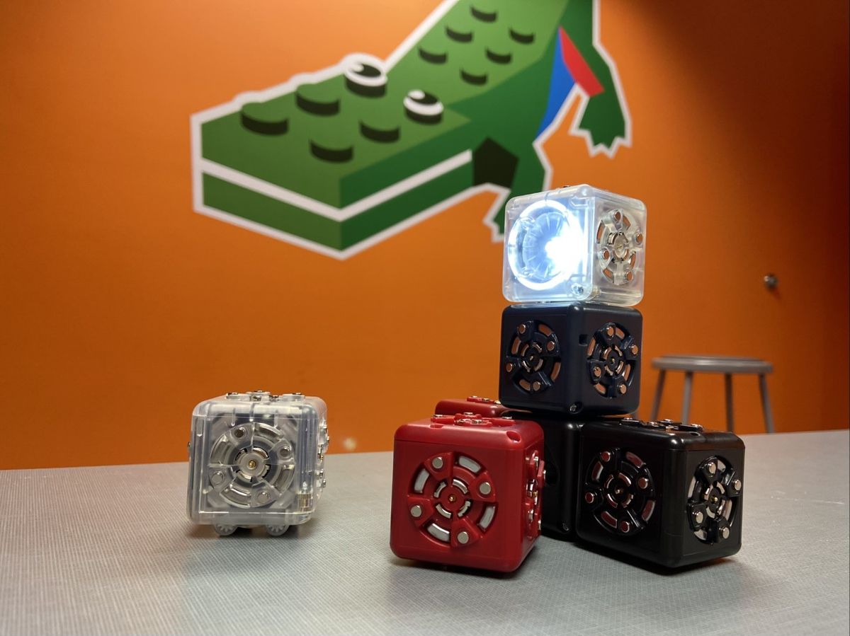 PM Bot Builders with Cubelets\u00ae Camp