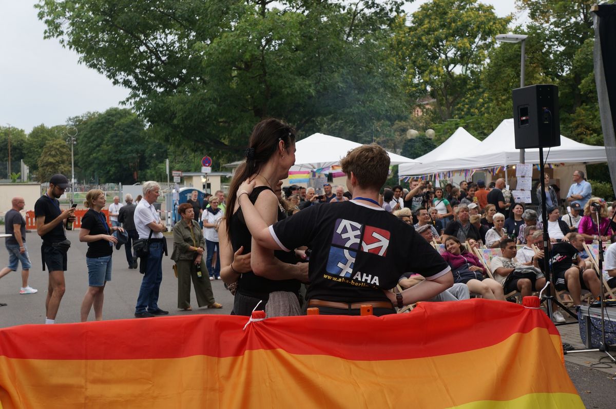 \u00dcberblick- und Kennenlerntreffen f\u00fcr Helfende beim AHA-Terrassenfest