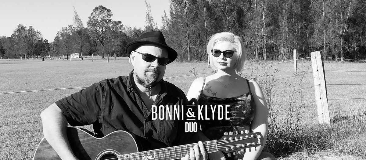 Holmesville Hotel - Bonni & Klyde Duo