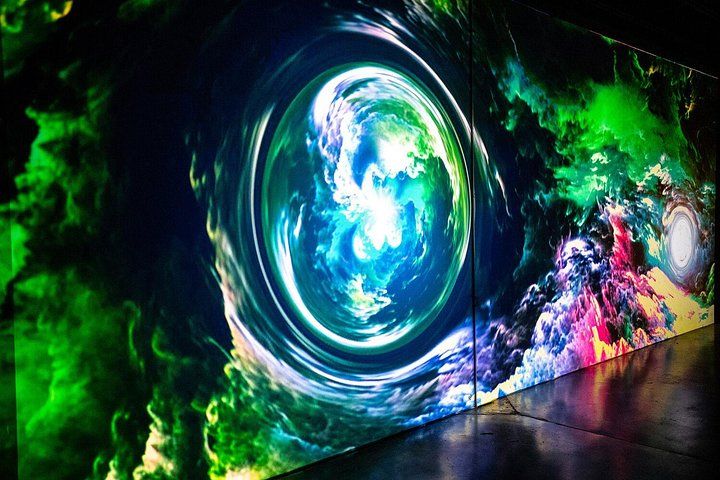 The Looking Glass Immersive Art Experience 