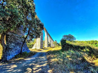 Randonn\u00e9e Castries - Aqueduc et pique nique