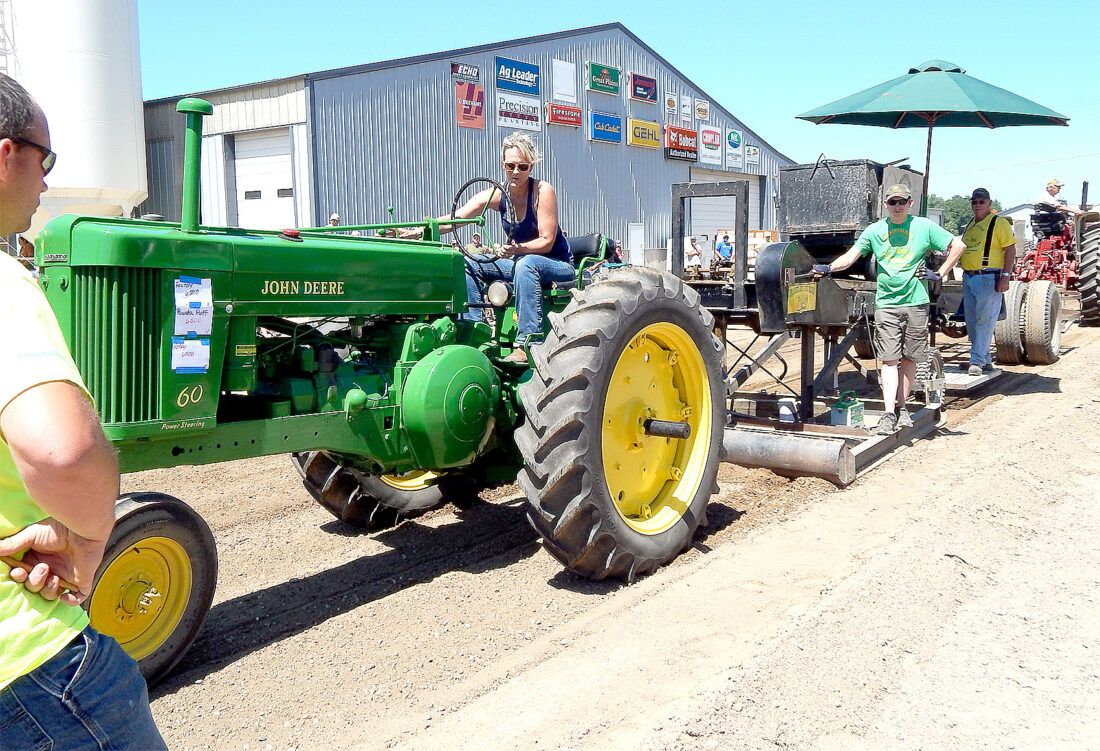 Tractor Pull (Other Sports)