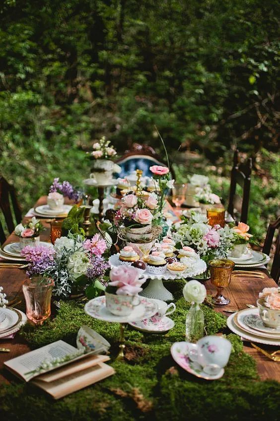 \u2018Summer Tea Party Floral Cake\u2019 arrangement Workshop 