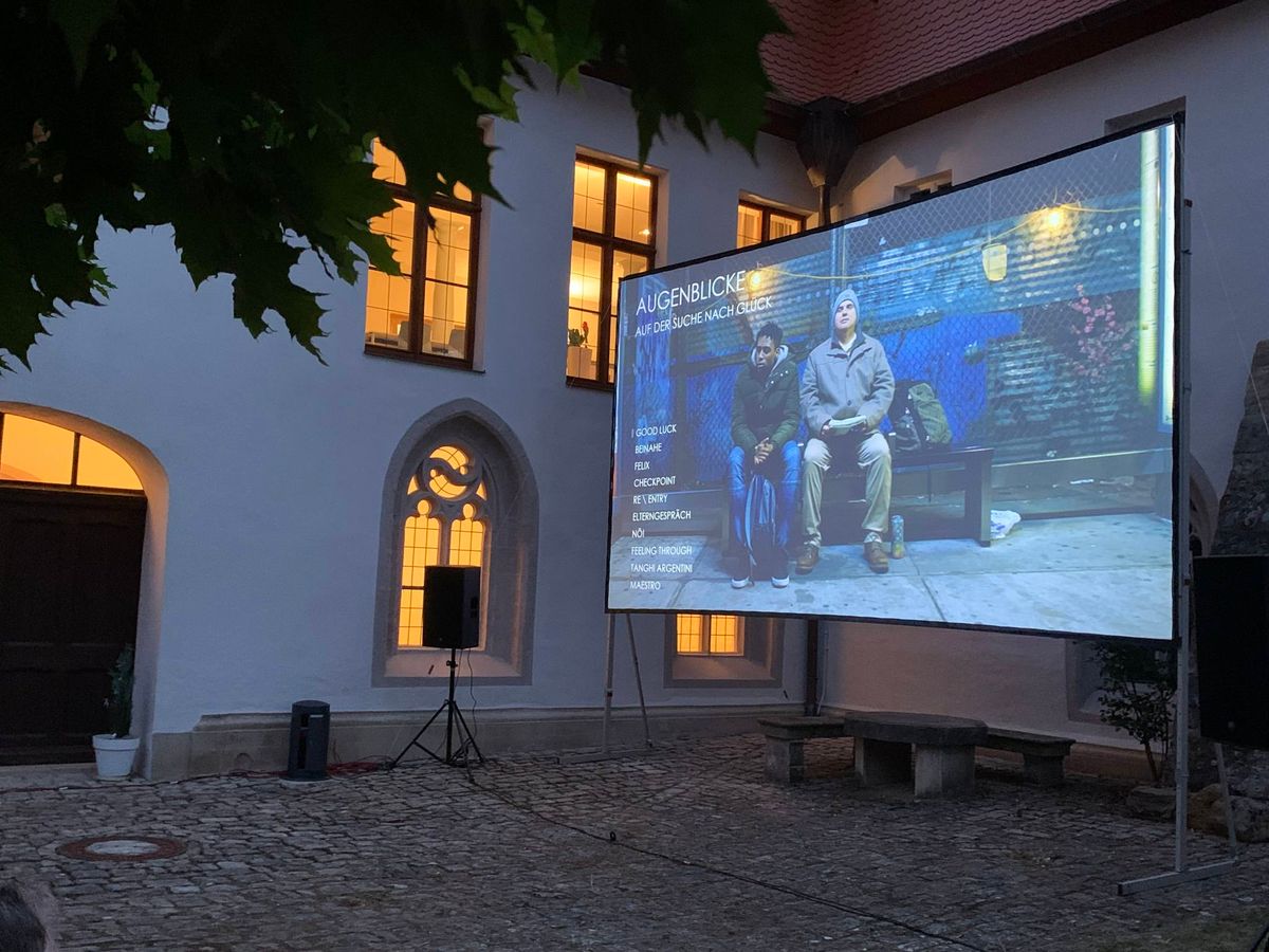 Open-Air-Kurzfilmkino im Kreuzgarten