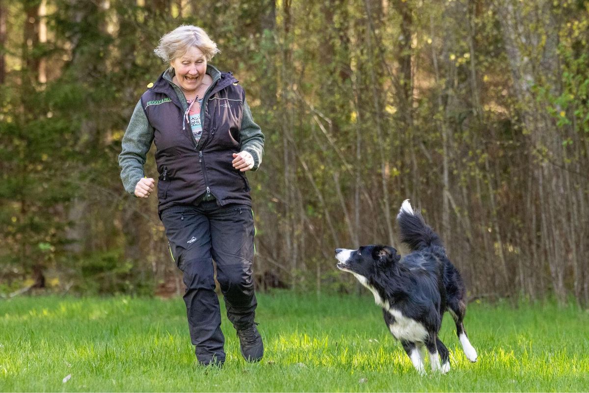 Hundsnackarkv\u00e4ll Tema "Det d\u00e4r med t\u00e4vlingsnerver" med Peggy