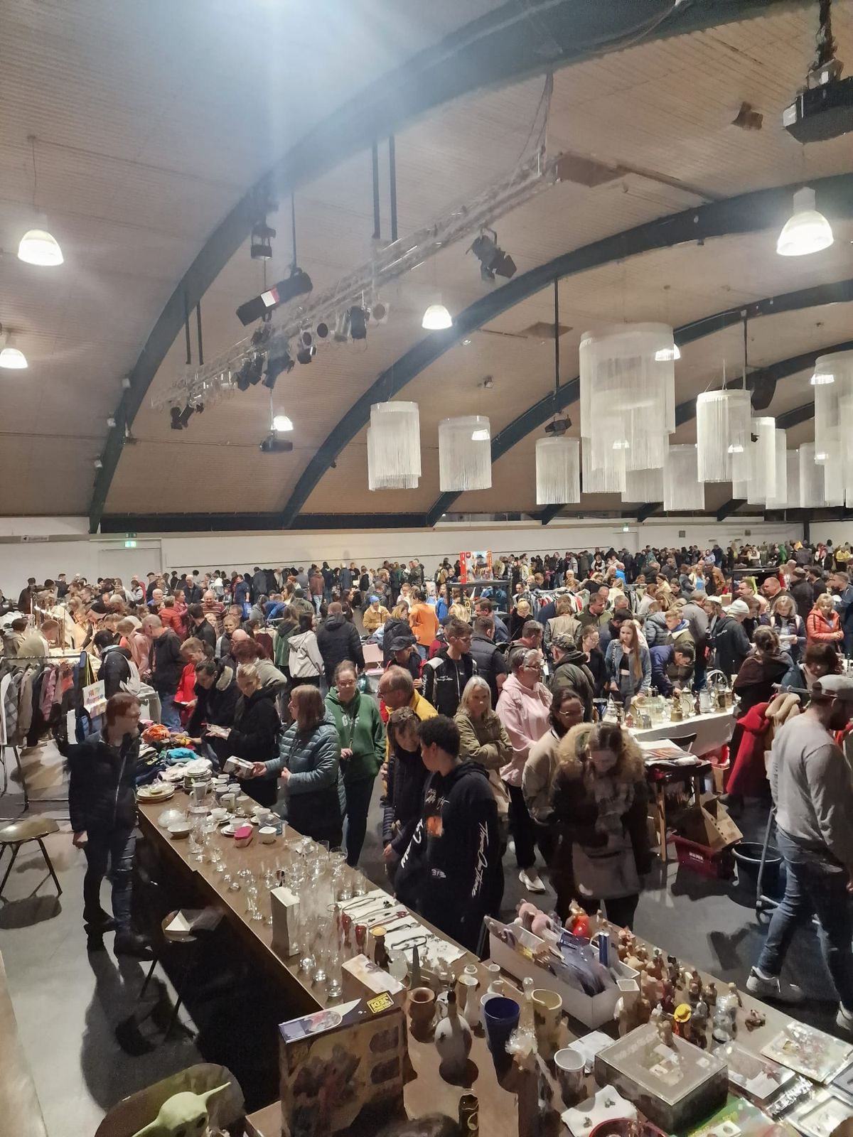 NACHTFLOHMARKT RUHSTORF\/ROTT IN DER NIEDERBAYERNHALLE 