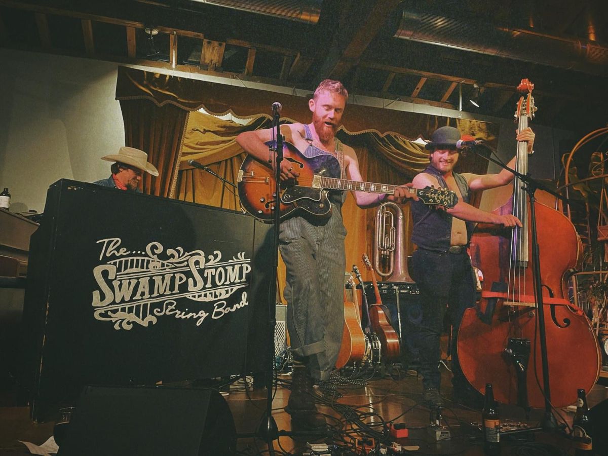 The Swamp Stomp String Band- Live @ Billy\u2019s 