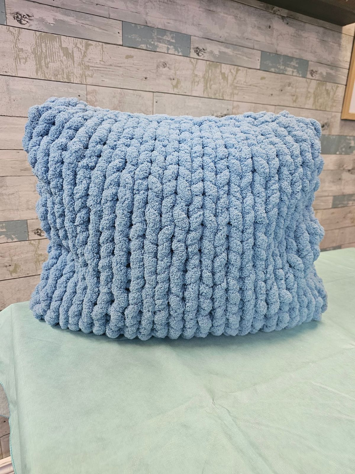 Chunky pillow (match your blanket)