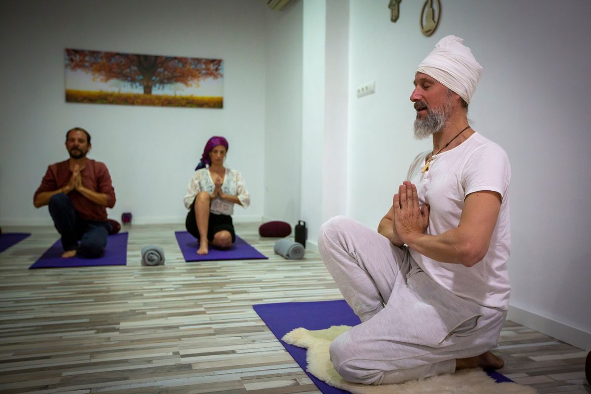 Formaci\u00f3n Kundalini Yoga 300hr. Descuento especial 200\u20ac