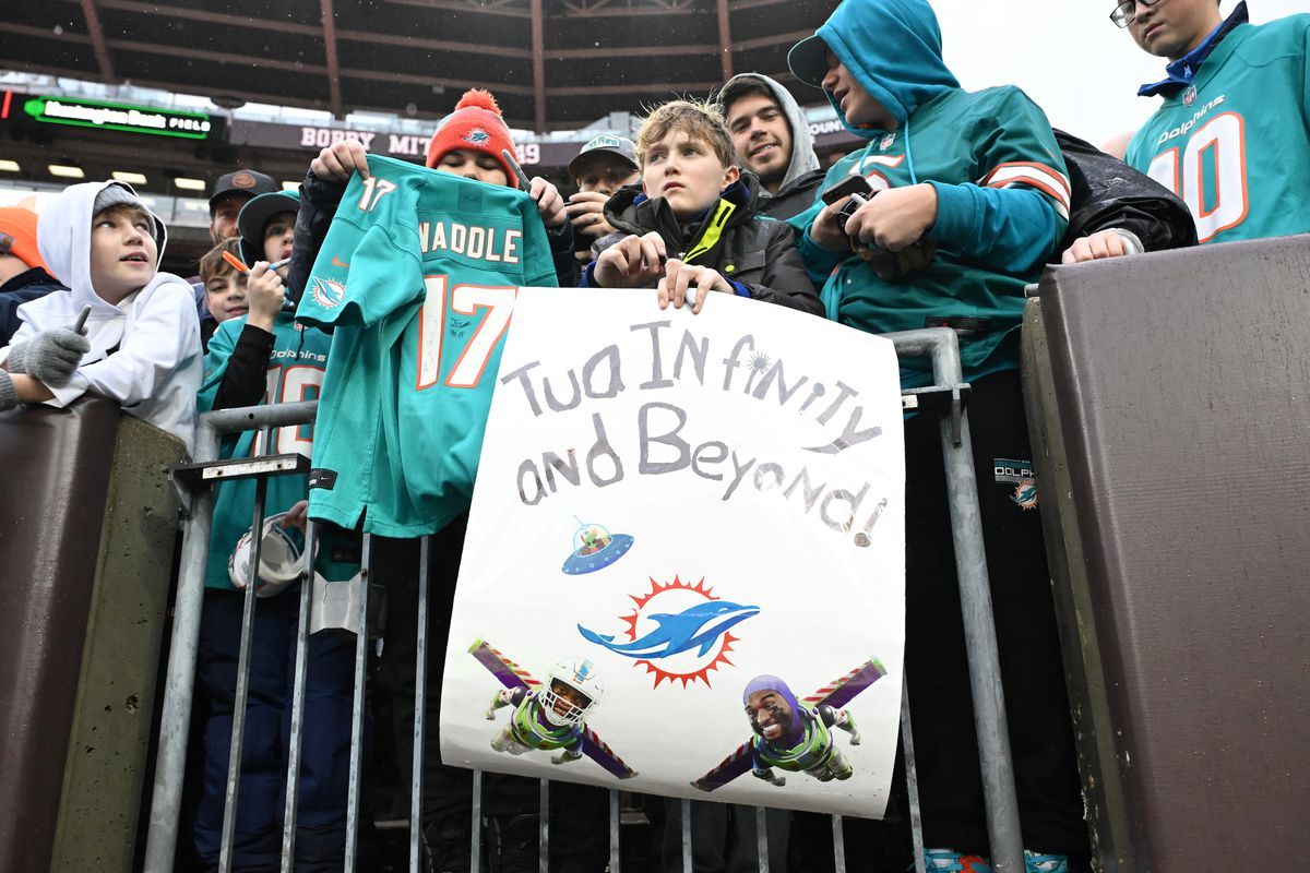 Miami Dolphins at Cleveland Browns at Huntington Bank Field