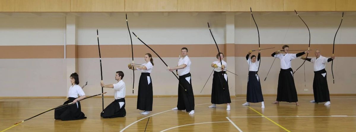 Pa\u017eink Kyudo - keturi\u0173 nemokam\u0173 u\u017esi\u0117mim\u0173 ciklas naujokams