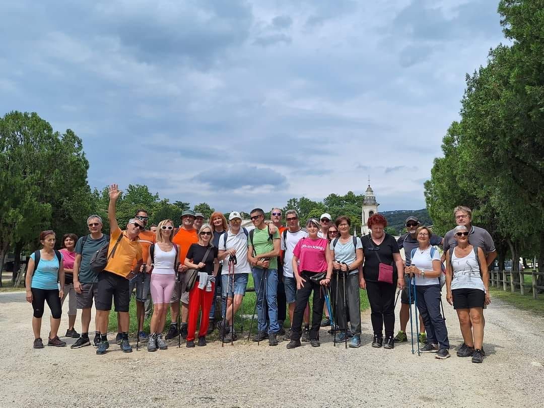 BELLISSIMO ANELLO NEL VERDE SMERALDO DELLA VALPOLICELLA