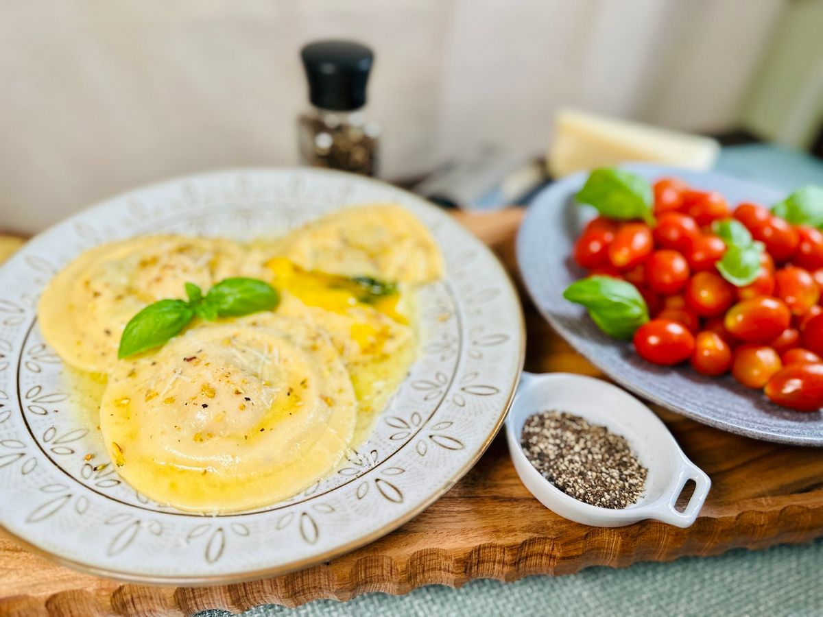 Cacio Peppe Stuffed Raviolo au Uovo with Keri Cossette \u2014 Florida Academy of Baking