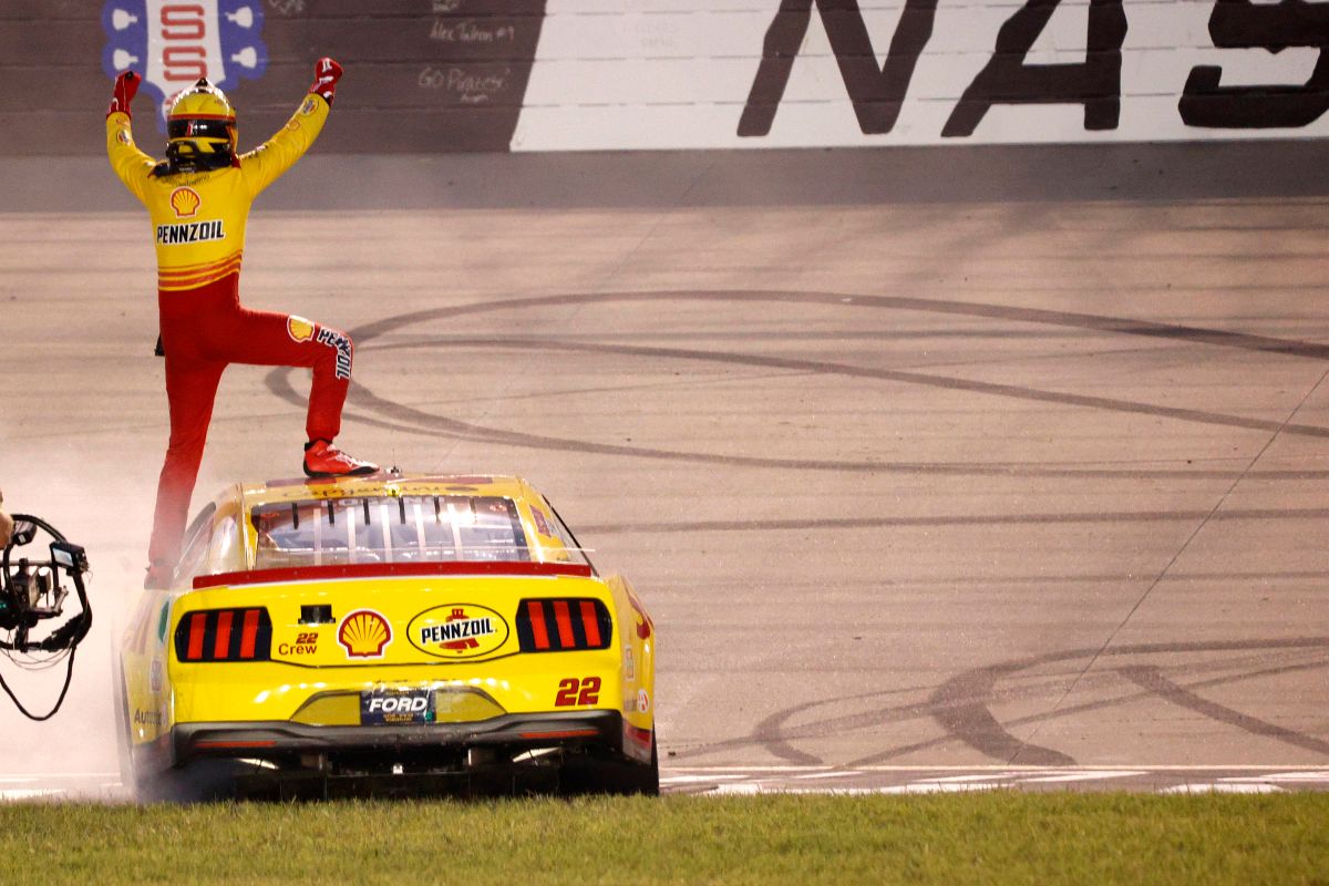 NASCAR Cup Series - Straight Talk Wireless 400 at Homestead-Miami Speedway