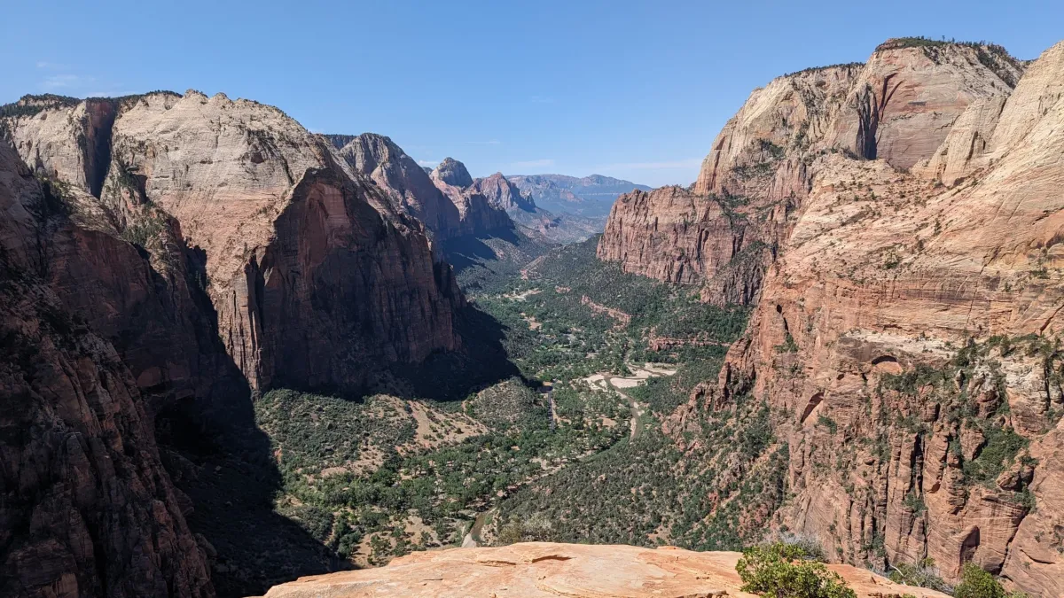 \ud83c\udfde\ufe0f Angels Landing Zion Hike \u2013 Bucket List Adventure with Permits & Scenic Views
