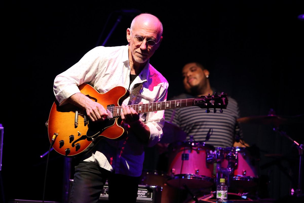 Larry Carlton