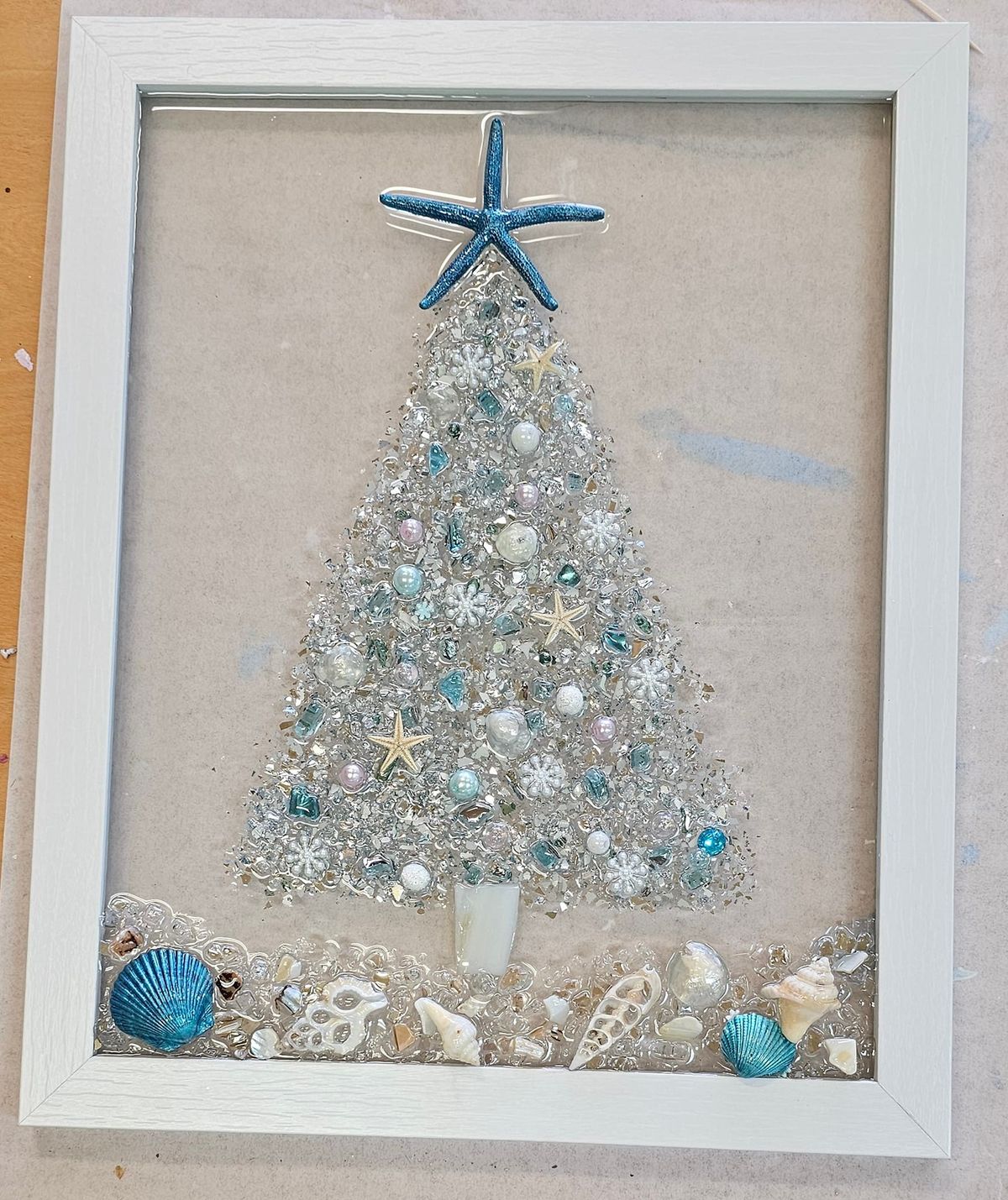 Resin Christmas Tree, Wreath or Snowman on glass frame 