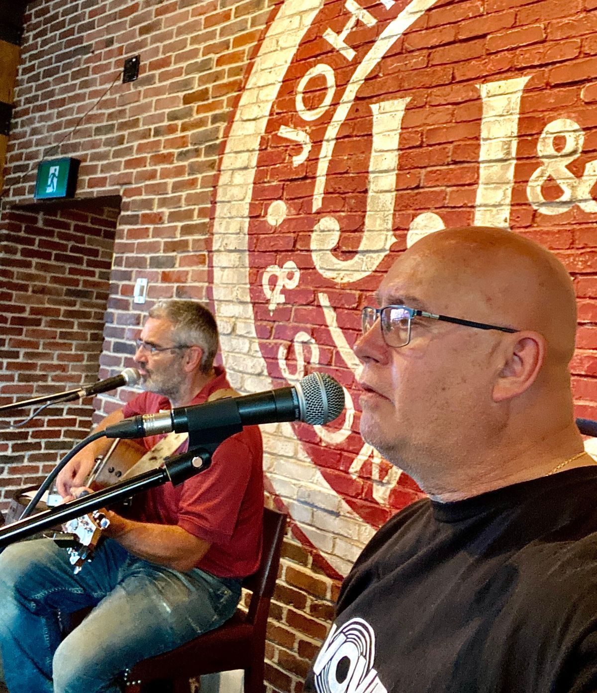 S\u00edoch\u00e1na duo - Darrin and Wayne at Fionn MacCool\u2019s 