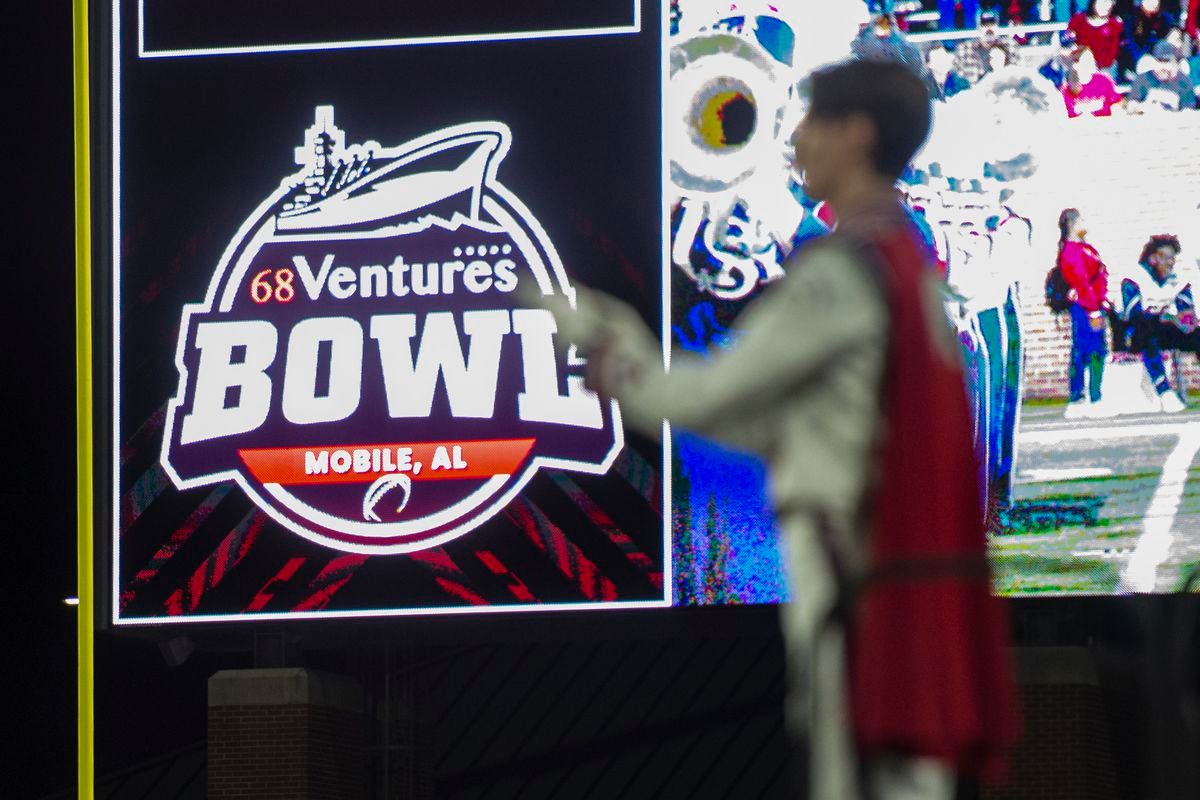 68 Ventures Bowl - Arkansas State Red Wolves vs Bowling Green Falcons at Hancock Whitney Stadium