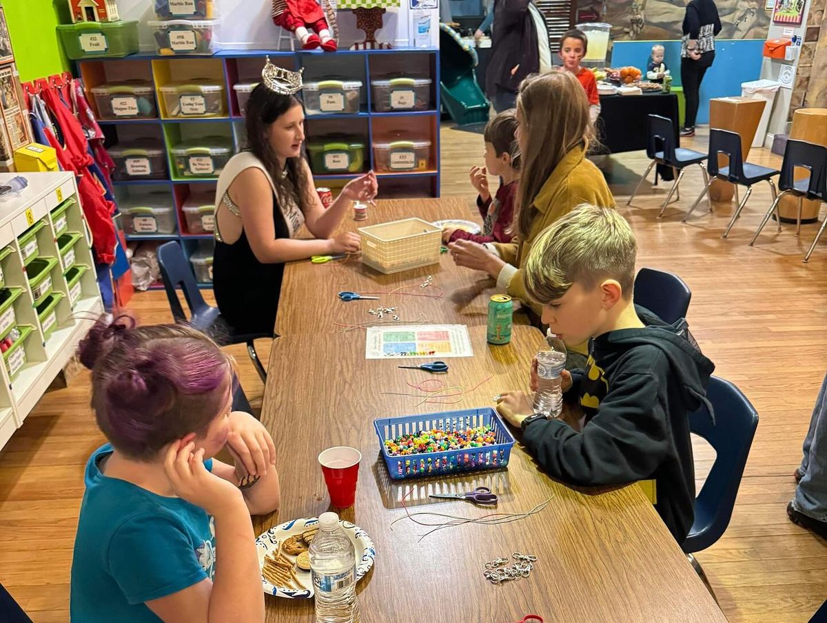 Miss Ludington Returns to Sandcastles with her Fidget Keychain Craft! 