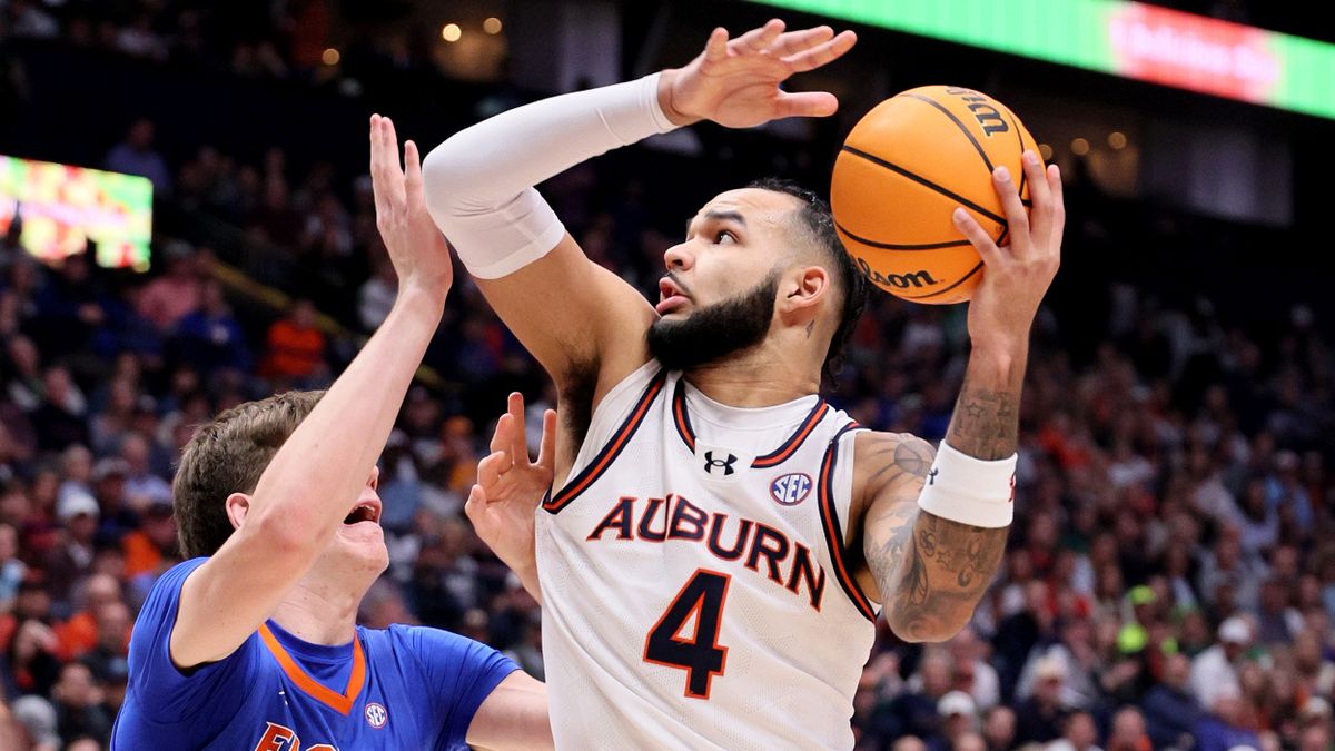 Florida Gators at Auburn Tigers Mens Basketball