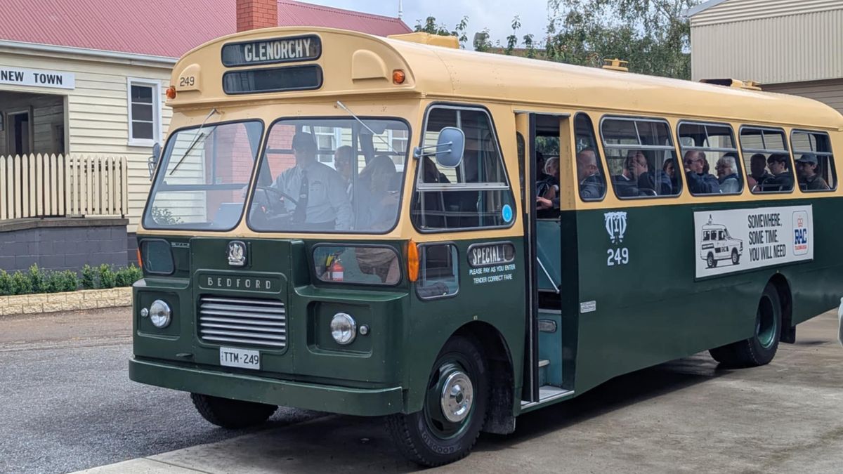 BUS RIDES THIS SUNDAY AT THE TRANSPORT MUSEUM