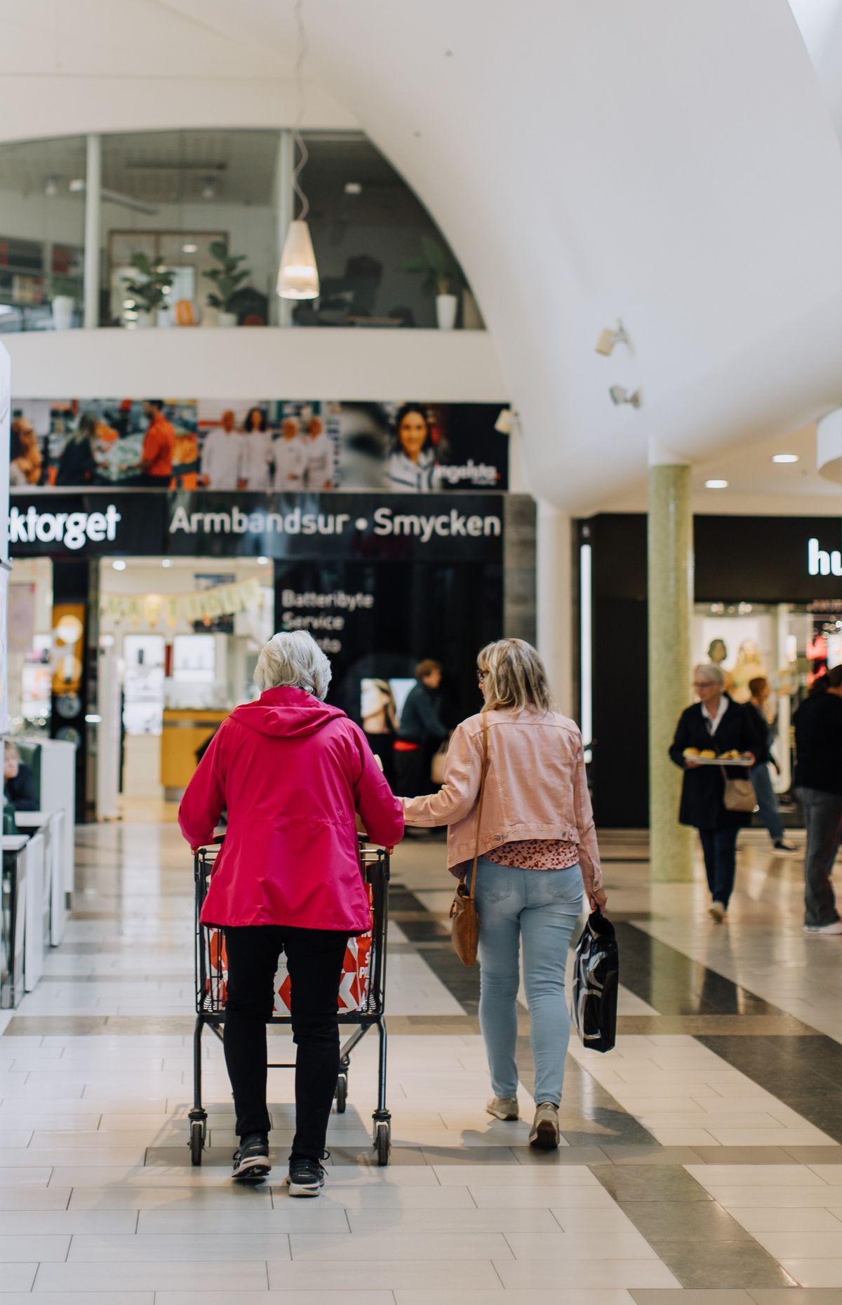 Seniortisdag p\u00e5 Ingelsta Shopping