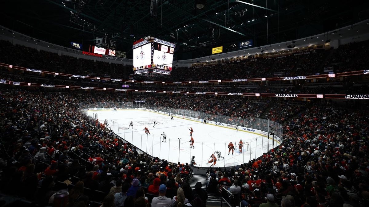 Chicago Blackhawks at Anaheim Ducks at Honda Center