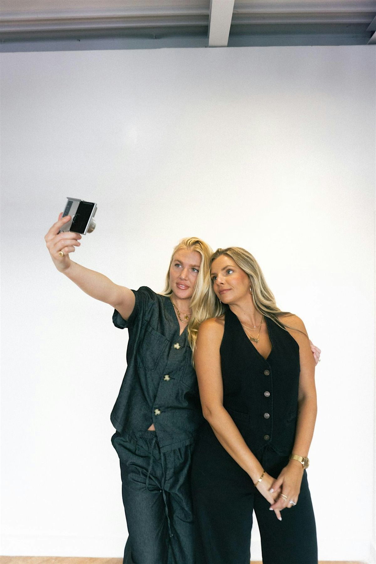 SUNDAY STYLE & SOCIAL