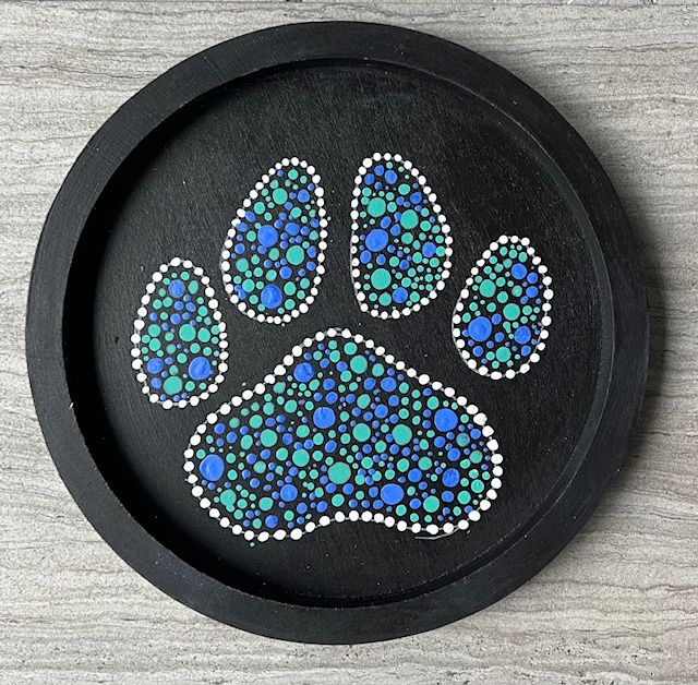 Dot Art Round Trays at Hurricane Grill & Wings in Lindenhurst