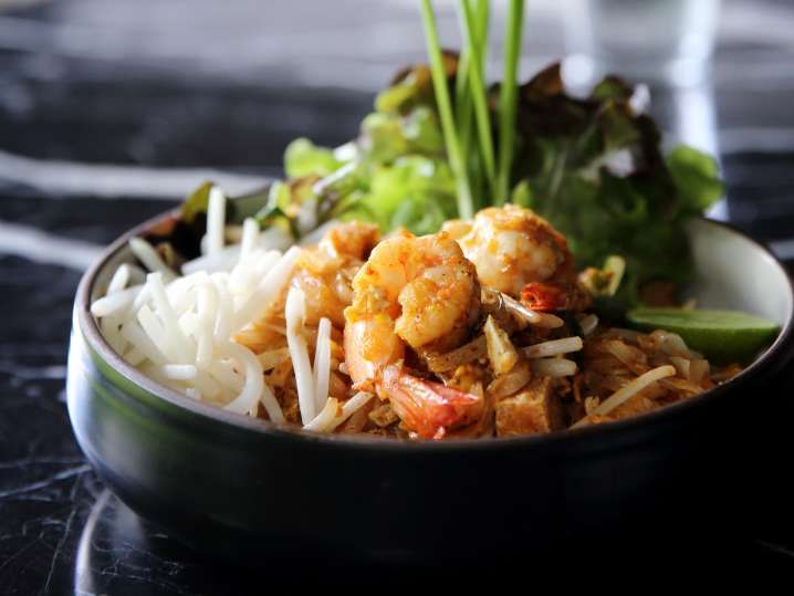 Exploring Thai Cuisine: Green Curry Shrimp\t