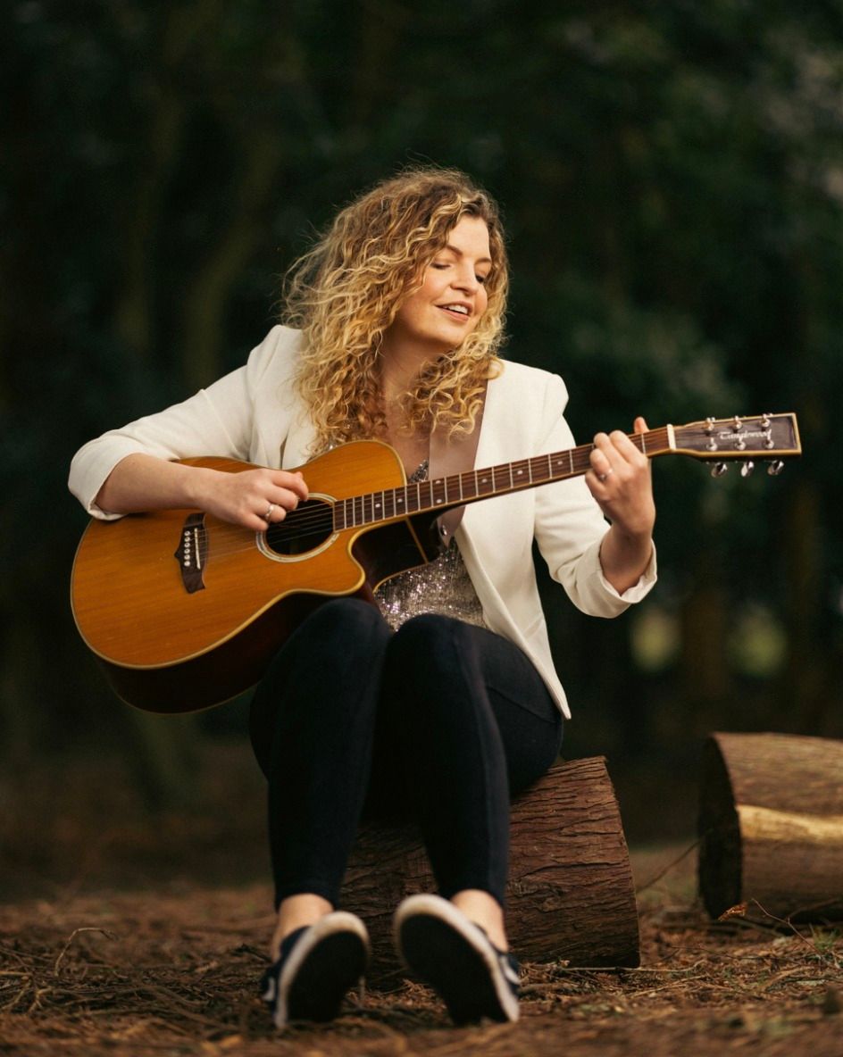 Holly Turton live at the Chain Locker