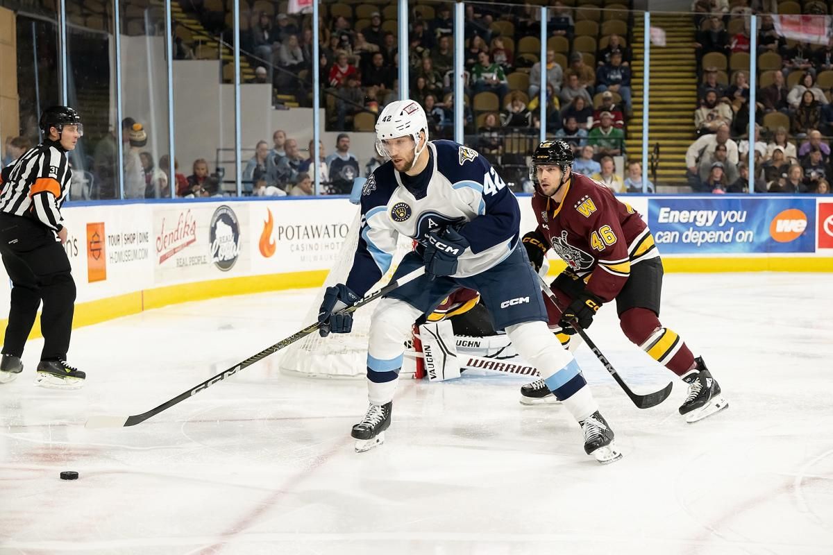 Milwaukee Admirals at Chicago Wolves