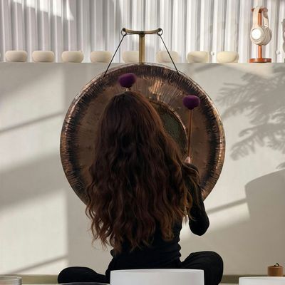 Signature sound bath by L\u00c0VI\u00c9L