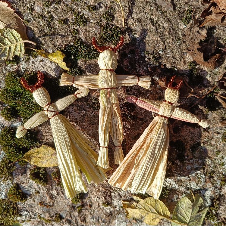 Corn Husk Dolls for Imbolc Course 