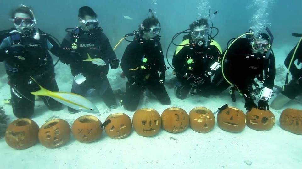 UNDERWATER PUMPKIN CARVING SPOOKTACULAR!