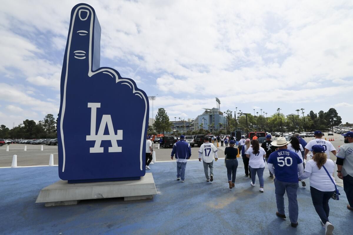 Parking Los Angeles Dodgers at Detroit Tigers