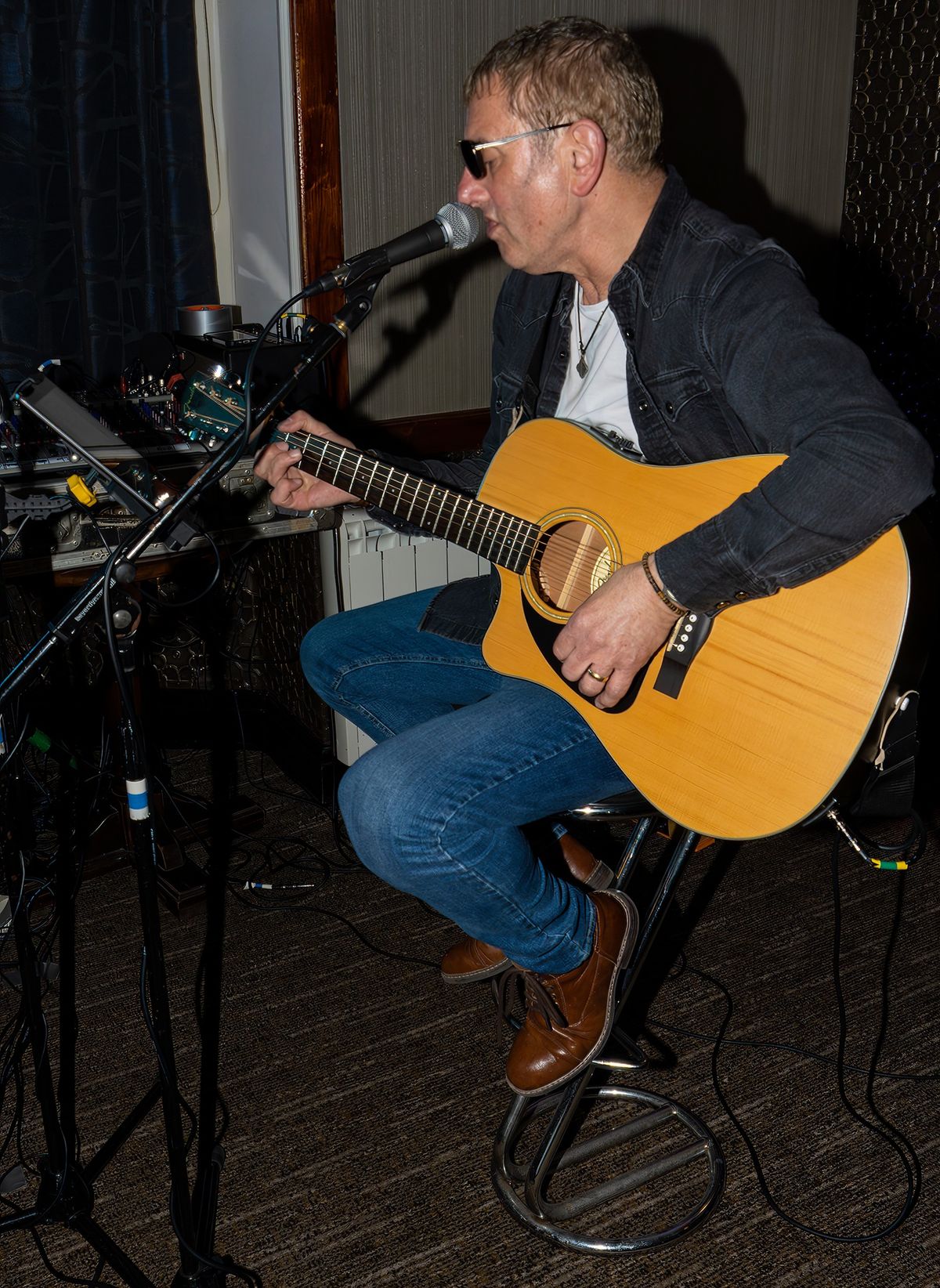 Strictly Acoustic Open Mic Session with Andy Johnson  at The Earl Haig Club Bar