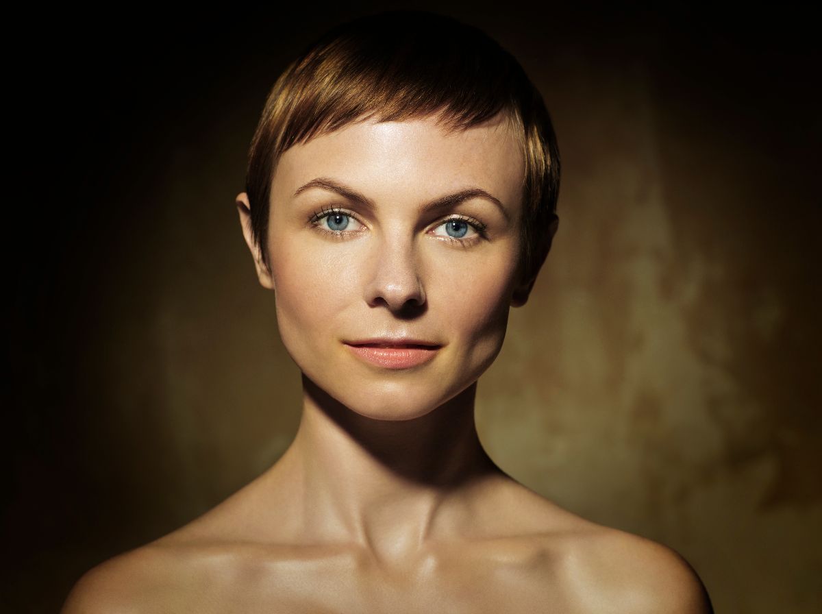 HOLIDAY SWINGIN' - A KAT EDMONSON CHRISTMAS