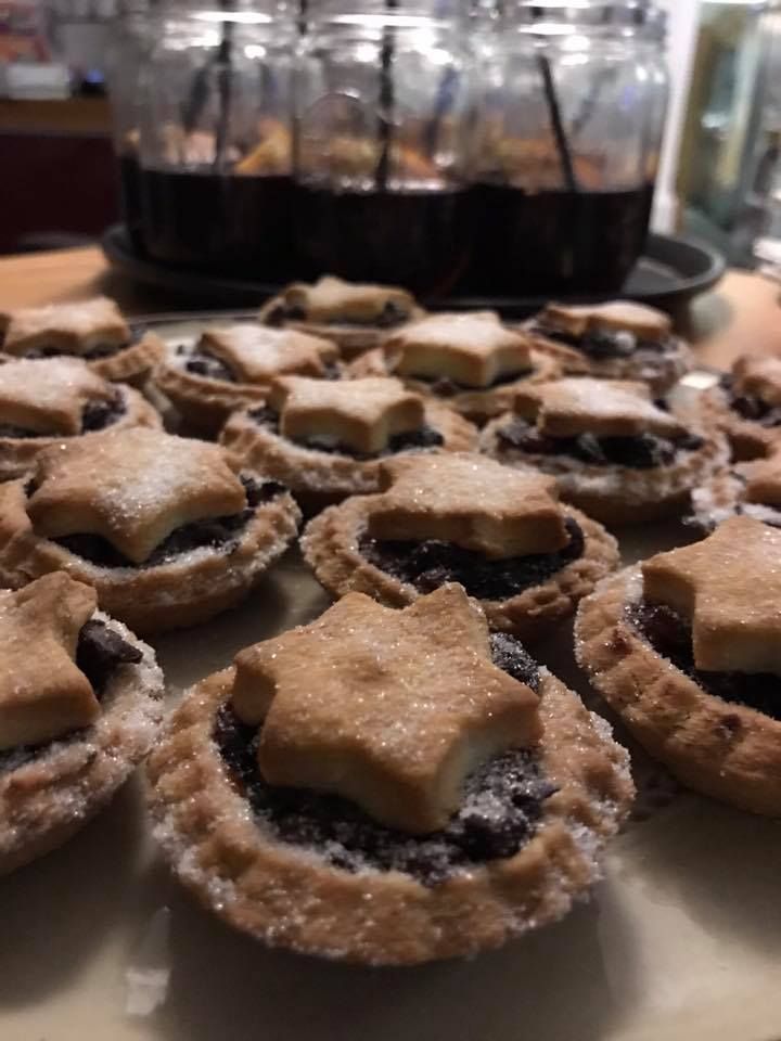 Mince pies & Malasana 