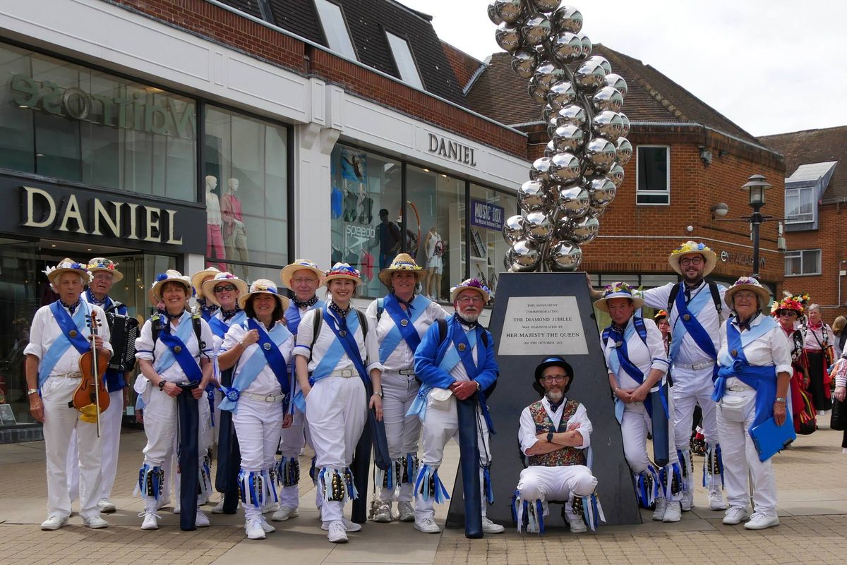 Hurst Morris People will be dancing at The Bull Inn, Sonning-on-Thames as guests of Taeppas Tump