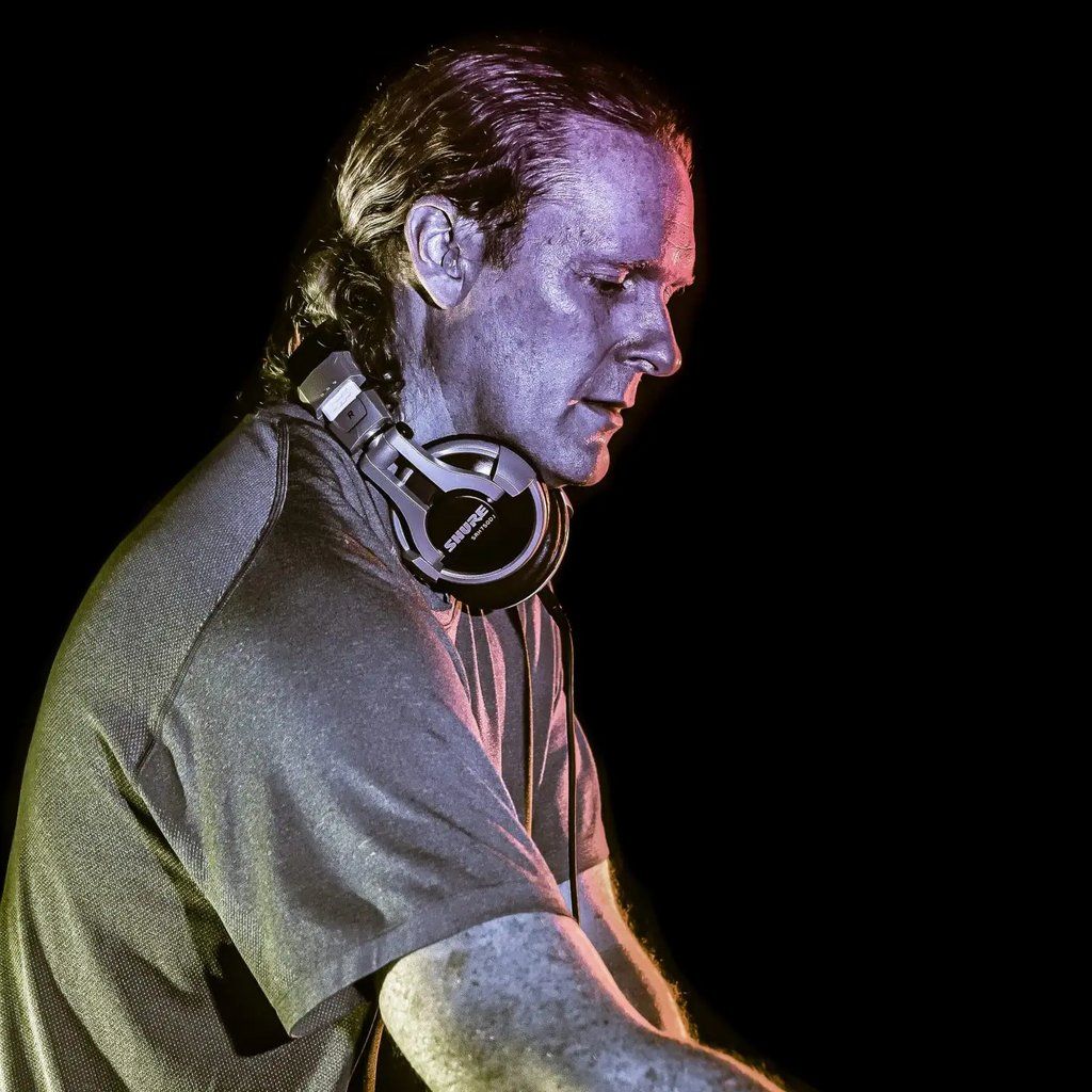 Club 69 Presents: Scott Brown
